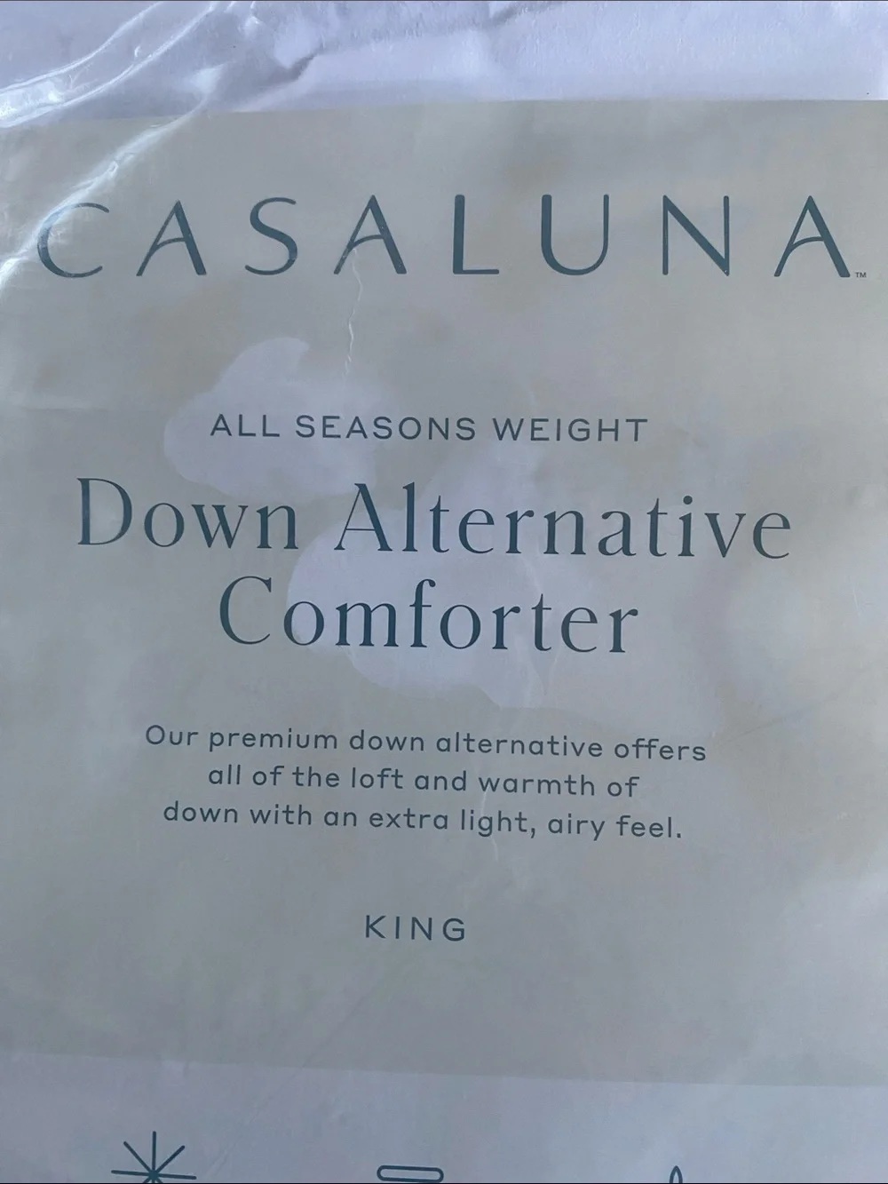 NWT Casaluna White Down Alternative Comforter - King.